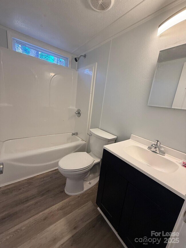 Building Photo - 161 Longbranch Rd