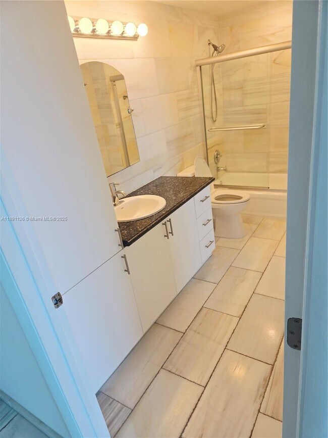 Building Photo - 1401 SW 22nd St