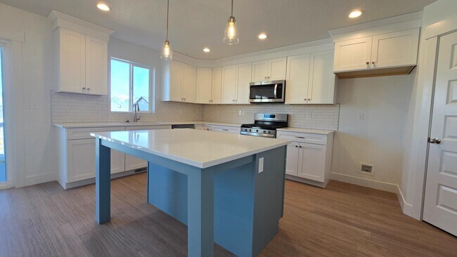 Building Photo - 668 Boseman Dr