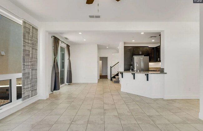 Building Photo - 3 bedroom | 3.5 bathroom | Davis Single Fa...