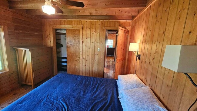 Building Photo - Beautiful cabin with privacy fully furnished