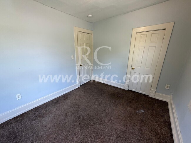 Building Photo - 17.5 Indiana-