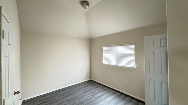 Building Photo - 914 Crestmont Trail Dr