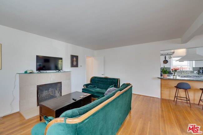 Building Photo - 8305 Colegio Dr