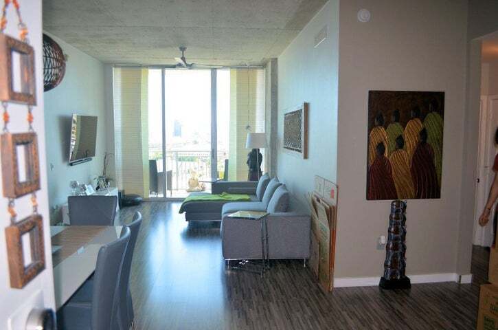 Building Photo - 300 S Australian Ave