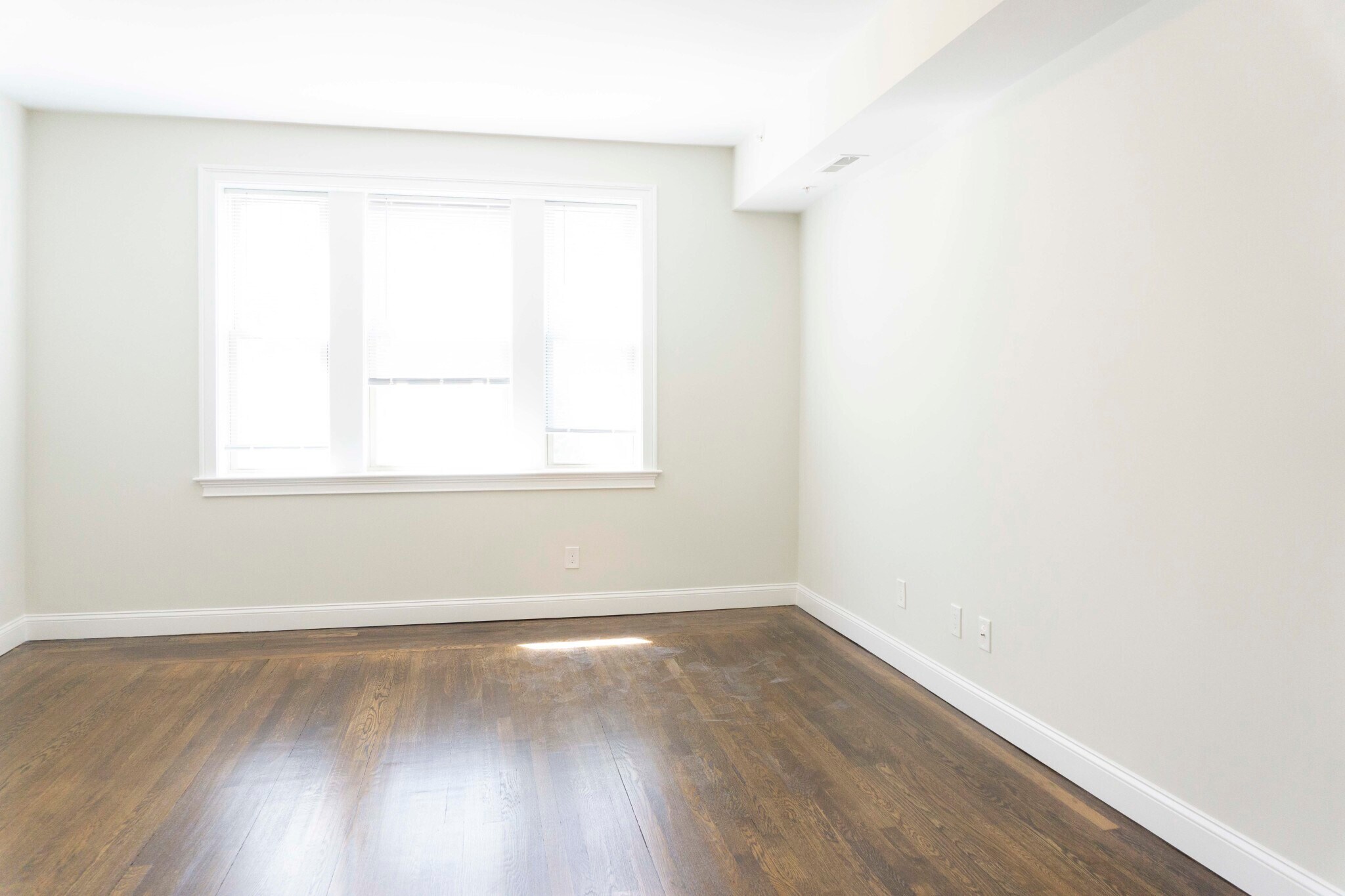 Building Photo - 2016 Commonwealth Ave