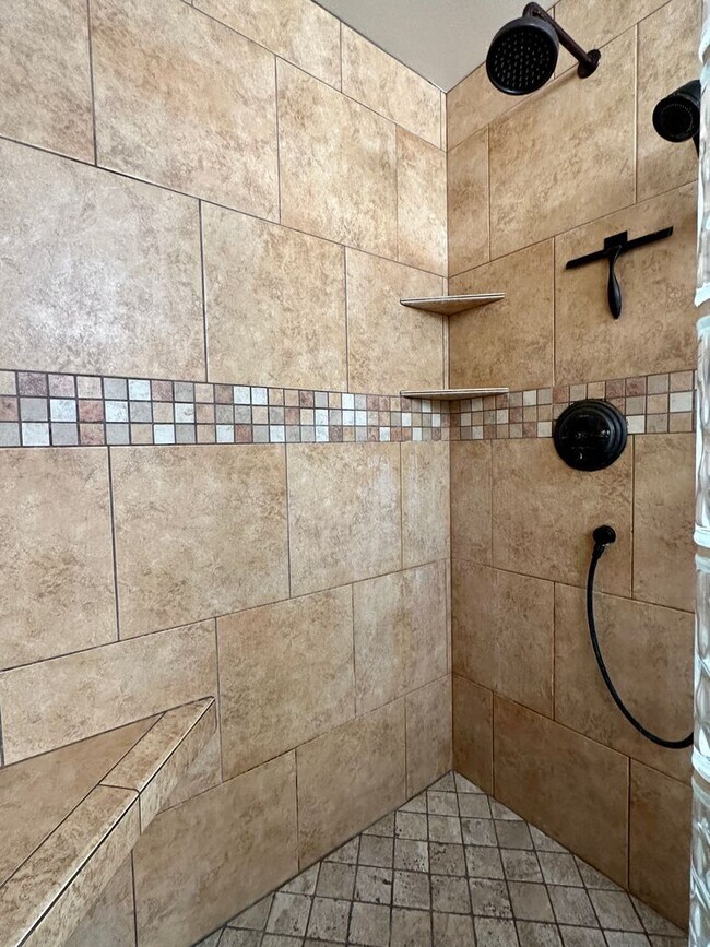 Building Photo - 3266 Loma Riviera Dr