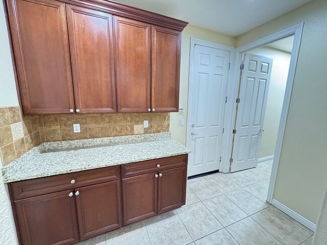 Building Photo - Spacious 4 Bedroom Home with Private Pool!