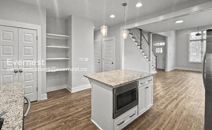 Building Photo - 736 29th Ave N