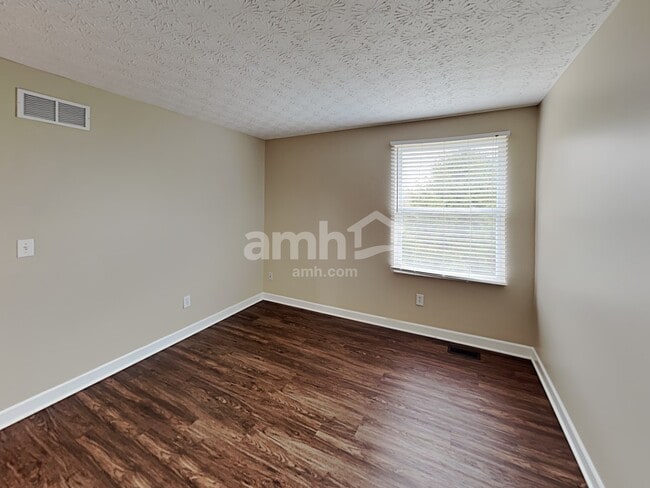 Building Photo - 520 Stone Shadow Drive