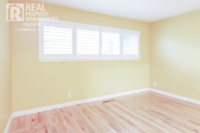 Building Photo - Peaceful 4-Bedroom Retreat in the Oakland ...
