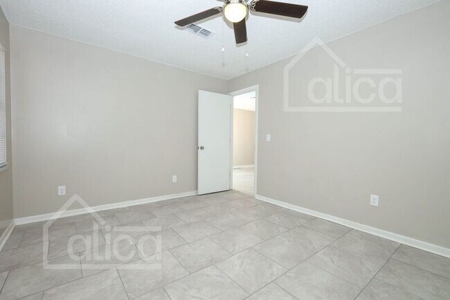 Building Photo - 4006 Luan Dr