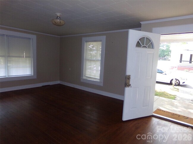 Building Photo - 729 Spruce St