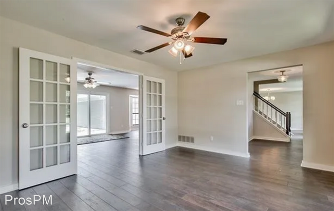 Building Photo - 5 br, 2.5 bath House - 2117 Summit Dr