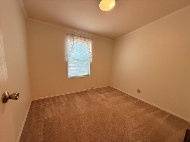 Building Photo - 200 Texas Oak Dr