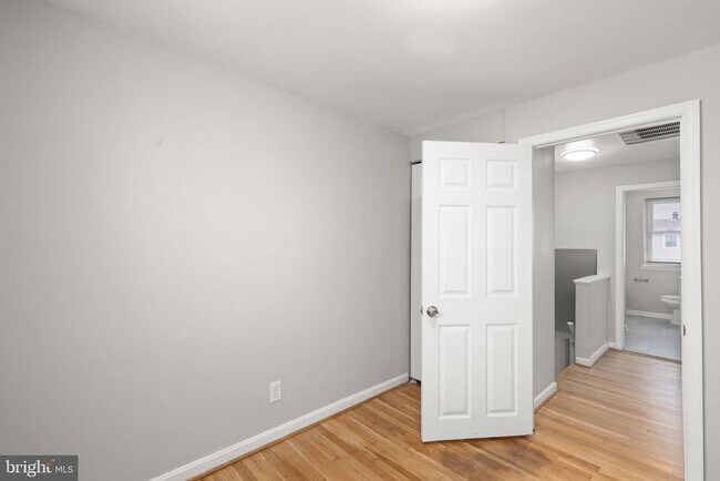 Building Photo - 2015 Dineen Dr