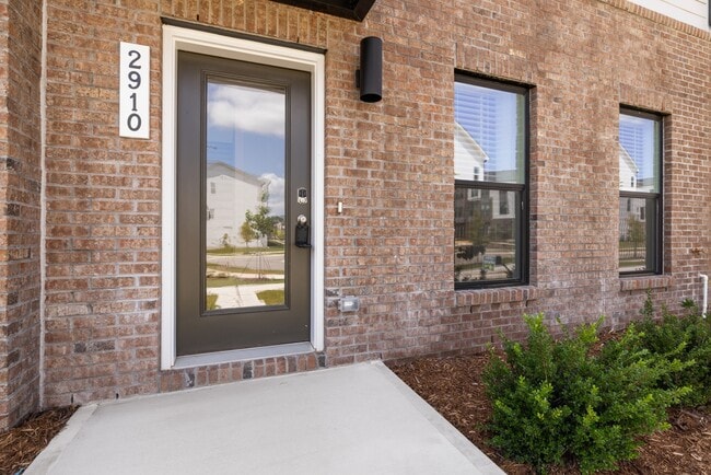 Building Photo - 2910 Kempthorne Rd