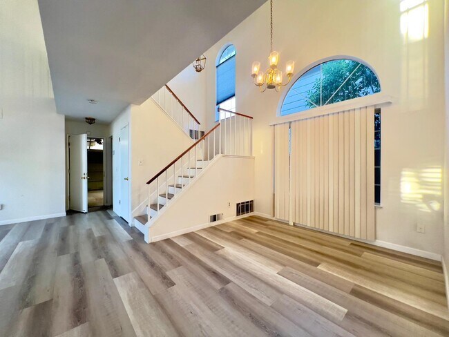 Building Photo - 479 Tioga Ct