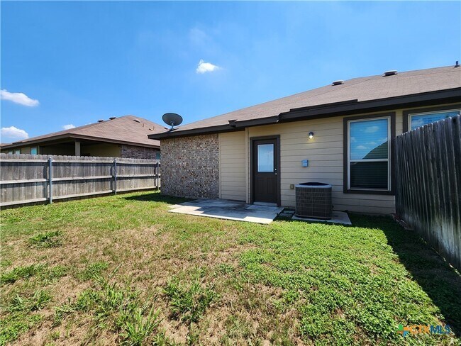 Building Photo - 1143 Creekside Orchard