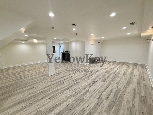 Building Photo - 11121 Indian Woods Dr