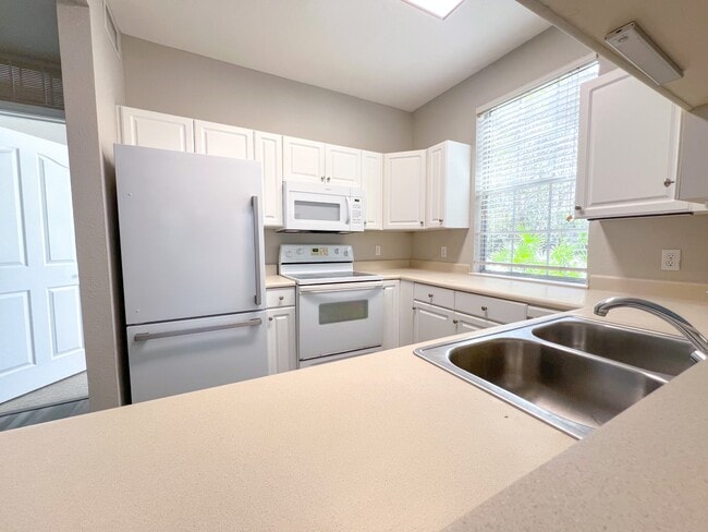 Building Photo - 2211 NW 16th Terrace