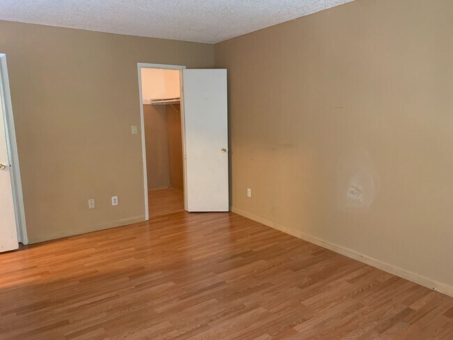 Building Photo - 1625 Park Ln