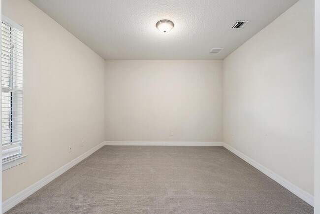 Building Photo - 127 Shores Pointe Dr