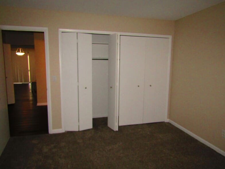 Building Photo - 16270 Mayfair Dr