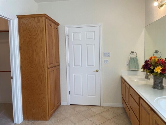Building Photo - 120 Brazos Dr