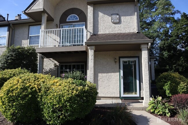 Building Photo - 1306 Commons at Kingswood Dr