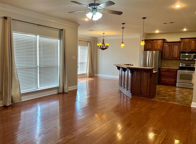 Building Photo - GEISMAR, right across 74 from Dutchtown Schools!  3br/2ba