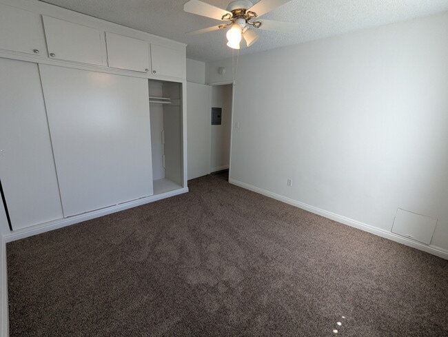 Building Photo - 1009 E Grand Ave