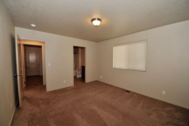 Building Photo - 1288 N Pyroclast St