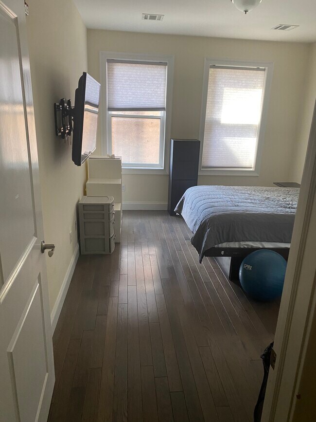 Building Photo - 90 CLINTON Ave