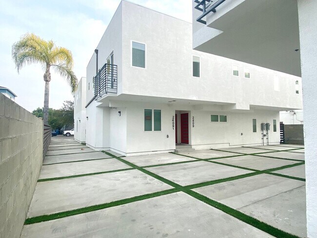 Building Photo - 2411 Ridgeley Dr