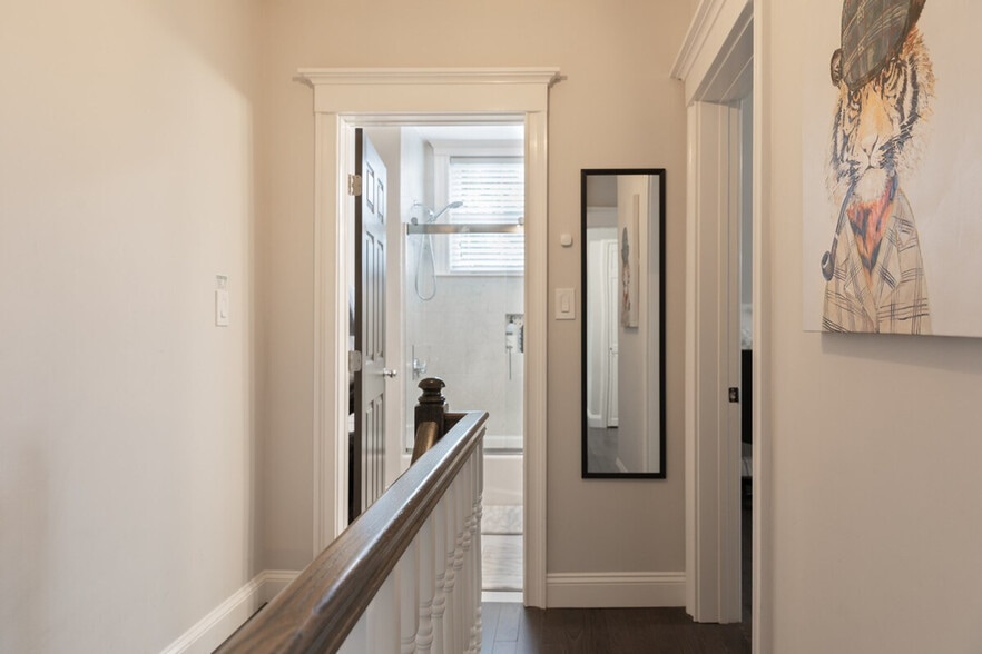 Building Photo - 810 Broadway-SI ID1511377P