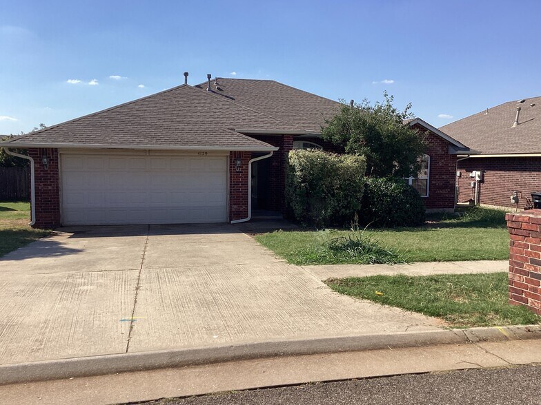 Primary Photo - 4129 Queens Dr