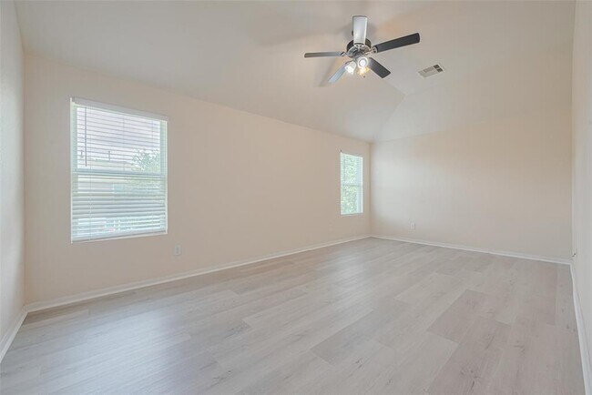 Building Photo - 18402 Each Elm Way