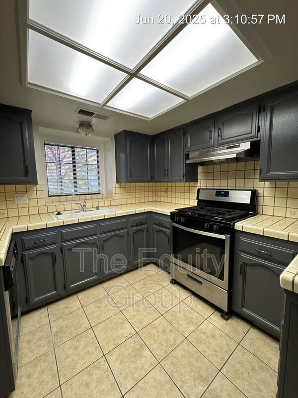 Building Photo - 4430 W Cypress Ave