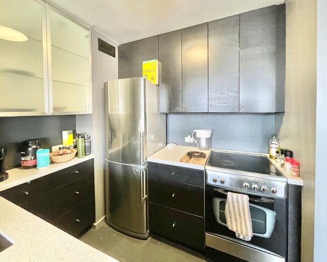 Building Photo - High Floor Studio with Fabulous Views of the Loop FOR RENT!