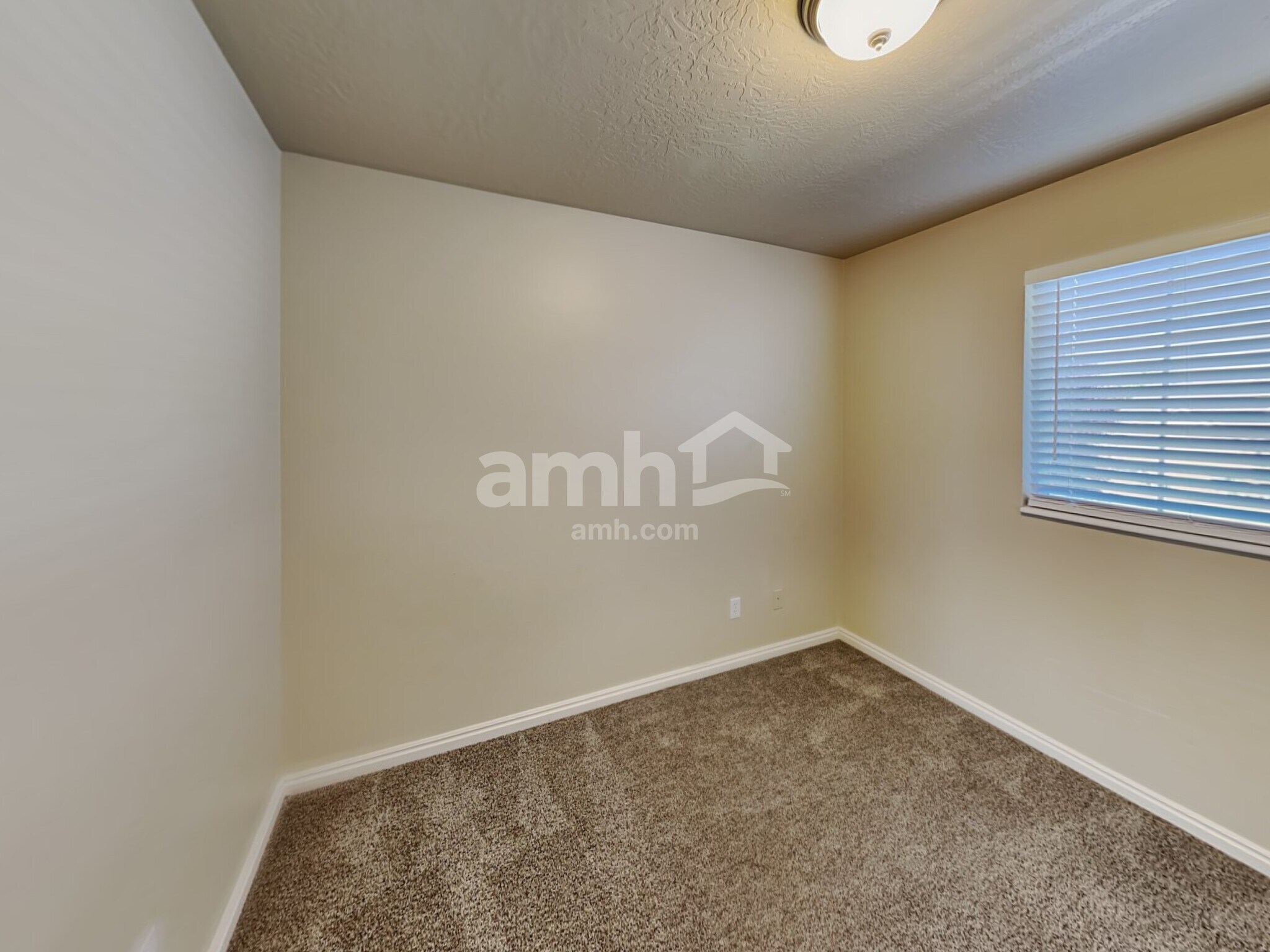 Building Photo - 272 S 590 W