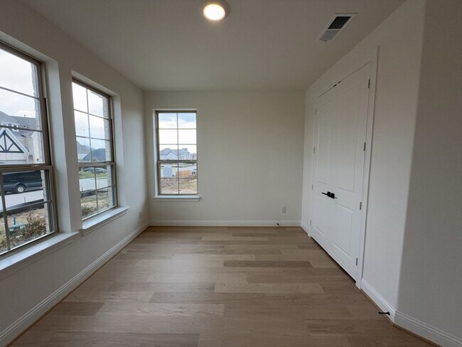 Building Photo - 2463 Bussey Dr