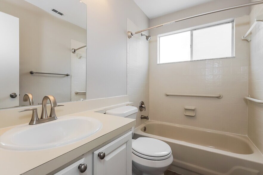 Building Photo - 10201 Evening Trail Dr