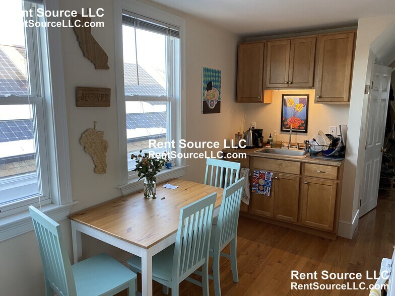 Building Photo - 15 Sargent Ave