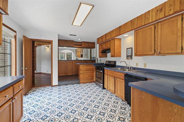 Building Photo - 665 Main St