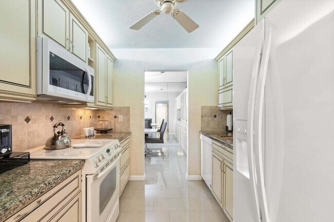 Building Photo - 5440 N Ocean Dr