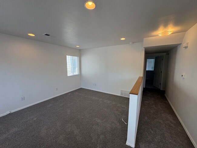 Building Photo - Fully Renovated 3 Bed 2.5 Bath Townhome w/ 1 Car Garage & Yard!