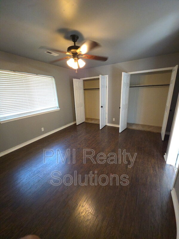Building Photo - 4408 S Butternut Ave