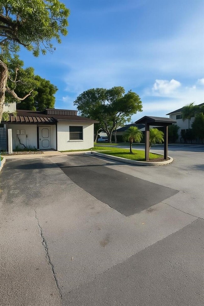 Building Photo - 6822 SW 39th St, 14G