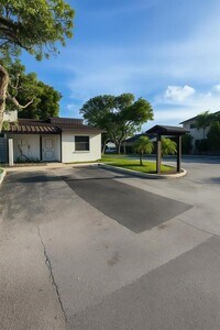 Building Photo - 6822 SW 39th St
